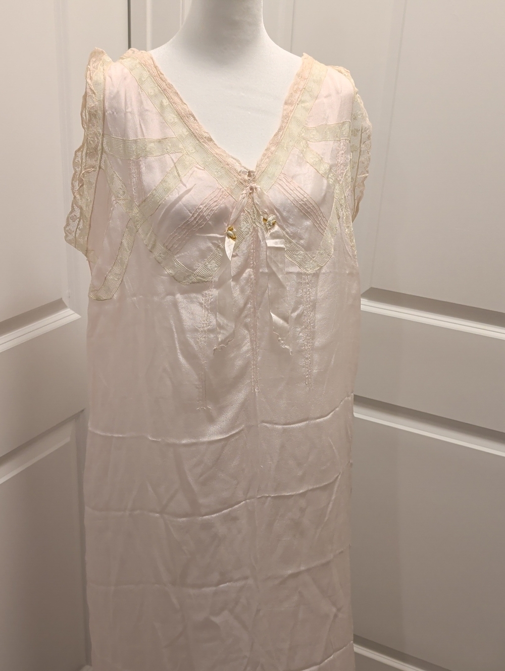 VINTAGE Size 20 - 1X  Stunning Carter's Pale Pink Lace-Trim Sleep Chemise